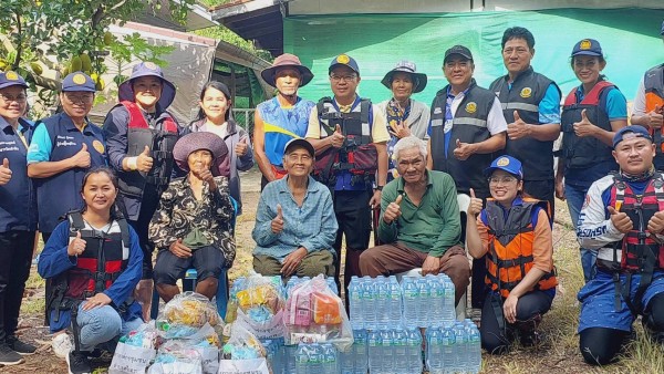ศรีเทพเฝ้าระวังน้ำป่าสักล้นตลิ่ง แจกถุงยังชีพช่วยเหลือผู้ประสบภัย