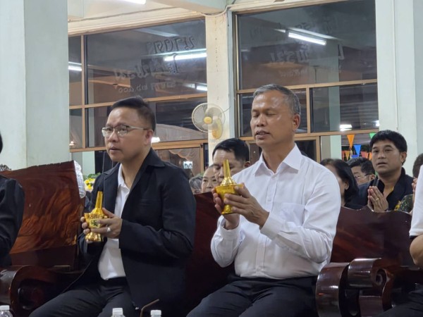 นายอำเภอศรีเทพร่วมเป็นเจ้าภาพสวดพระอภิธรรมศพบิดาเจ้าหน้าที่สาธารณสุขอำเภอ