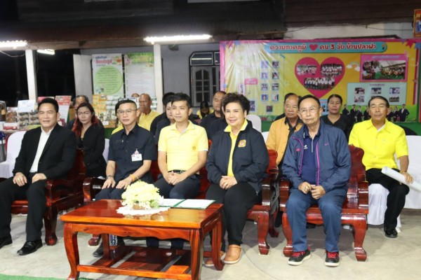 ภาคีเครือข่ายเพชรบูรณ์ร่วมจัดงานวันพ่อแห่งชาติบ้านปลาฝา มอบทุน 25 ทุน สืบสานความกตัญญูสู่เยาวชน