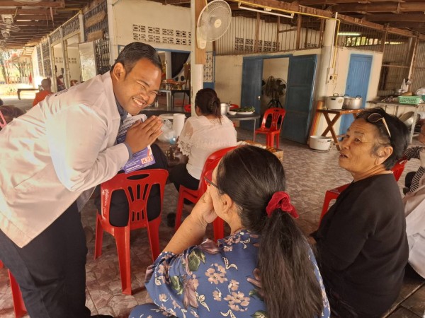 ผู้สมัครตัวเล็กบนสองล้อ! “โชคชัย มั่นเติม” ลุยหาเสียงเขต 4 เพชรบูรณ์ แม่เคียงข้าง ชูหัวใจแทนทุน ขอคะแนนจากประชาชนครอบครัวละ 1 เสียง