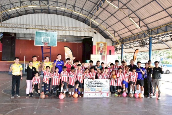 จังหวัดบึงกาฬเปิดลานกีฬา “ลานพญานาค” อำเภอปากคาด จัดคลินิกสอนฟุตบอล–ฟุตซอล สร้างพื้นที่สร้างสรรค์ให้เด็กและเยาวชน