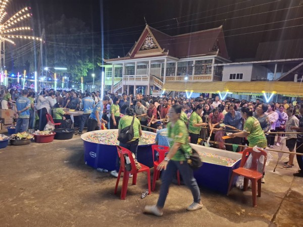 แห่ซื้อบัตรตักไข่ปลาแน่นวัด! ปิดทอง “หลวงพ่อเสือ–หลวงพ่อห้ามญาติ” คึกคัก บัตรหมดเกลี้ยงในวันเดียว