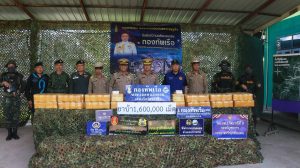 สน.เรือรัตนวาปี นรข.เขตหนองคาย ร่วมกับหน่วยงานความมั่นคงในพื้นที่ แถลงข่าวการจับกุม 2 หนุ่ม ยึดยาบ้าล็อต ใหญ่ 1,6 ล้านเม็ด