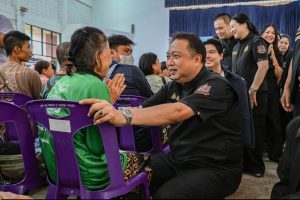ชาวอุตรดิตถ์สุดปลื้ม! “นายกฯ อนุทิน” สั่ง “รมว.สุชาติ” มอบสมุด คทช. เดินหน้าแก้ปัญหาที่ดินทำกิน เพื่อให้ประชาชนมีความมั่นคงในชีวิตของรายได้และของครอบครัว