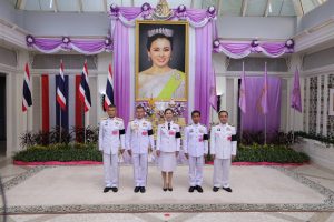 สกลนคร ลงนามถวายพระพรสมเด็จพระราชินีที่พระตำหนักภูพานราชนิเวศน์