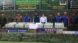 กกล.สุรศักดิ์มนตรี คุมเข้มชายแดน โดย ฉก.ทพ.2104 ทพ.21 บก.ควบคุมที่ 2 บูรณาการยึดยาเสพติดให้โทษประเภท 2 (เคตามีน) กว่า 300 กก.