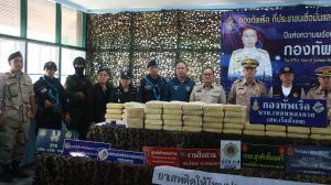 ทหารเรือ ร่วมทหารพราน หน่วยงานความมั่นคงประจำพื้นที่ “ โชว์ฝีมือ รวบ 3 ผู้ต้องหา ชาวชัยภูมิ ยึดยาบ้าล็อตใหญ่ 1.9 ล้านเม็ด บริเวณริมแม่น้ำโขง พื้นที่ อ.สังคม จ.หนองคาย