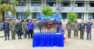 ชุดปฏิบัติการพิเศษฝ่ายปกครองอำเภอปาย บูรณาการร่วมหน่วยงานที่เกี่ยวข้อง สกัดจับผู้ต้องหา 4 ราย ลักลอบขนไม้ประดู่แปรรูปหวงห้าม พร้อมตรวจยึดยาเสพติด