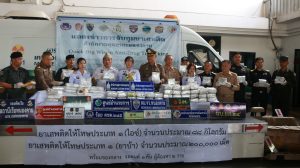 ด่านศุลกากรหนองคายบูรณาการร่วมหน่วยงานความมั่นคงในพื้นที่ จับกุม 2 หนุ่มลาว ซุกยาไอซ์ 88 กก.ยาบ้า 200,000 เม็ด ในรถยนต์ขณะเตรียมพิธีการผ่านแดน ก่อนนำส่งให้พ่อค้าขบวนการค้ายาเสพติดในไทย