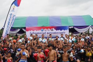 สุรินทร์-“รมว.กลาโหม” ลงพื้นที่สุรินทร์ ส่งมอบสนามกีฬาและอุปกรณ์กีฬา โครงการ “โรงเรียนแห่งความรู้ สุขศาลาแห่งความหวัง” ปีที่ 2 ย้ำการพัฒนาเยาวชนพื้นที่ห่างไกล คือรากฐานของความมั่นคงของชาติอย่างยั่งยืน