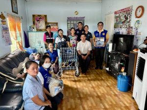 ส.ส พาณุวัฒณ์ สะสมทรัพย์ ส.ส.เขต 3 จังหวัดนครปฐมพร้อมด้วยทีมสโมสรฟุตบอลนครปฐม ยูไนเต็ดลงพี้นที่มอบรถนั่งคนพิการ (วีลแชร์) และมอบข้าวสารอาหารแห้งให้กับคนพิการในพื้นที่อำเภอกำแพงแสนนที่มอบรถนั่่ง