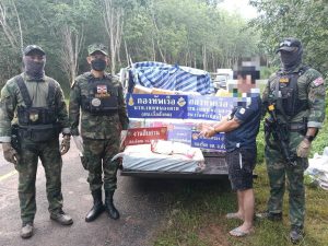 นรข.เขตหนองคาย โดย สน.เรือสังคม ร่วมกับทหารพราน 2110 และหน่วยงานความมั่นคงในพื้นที่ โชว์ฝีมือ รวบหนุ่มไทย ได้พร้อมยาเสพติด(ยาไอซ์)ประมาณ 300 กก.สารภาพค่ารับจ้าง 1.2 ล้านบาท