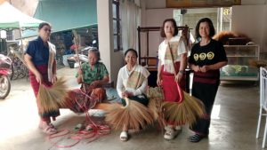 ไม้กวาดตองกง สินค้า OTOP แห่งเมืองลับแล จังหวัดอุตรดิตถ์ ภูมิปัญญาท้องถิ่นที่สืบสานจากรุ่นสู่รุ่น