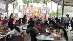 ปทุมธานี ท้าวเวสให้โชคสาวไทยใหญ่ 4 งวดติด ให้หนุ่มเจ้าของก๋วยเตี๋ยว 3 งวดติด