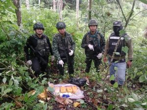 ทหารสกัดกั้นยาบ้าเตรียมทะลักเข้าชายแดนเจอของกลางกว่าห้าหมื่นเม็ด