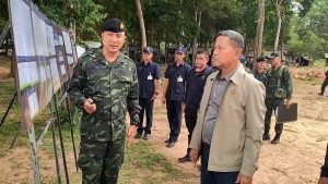 สุรินทร์-รมว.กลาโหม ลงพื้นที่ติดตามการขับเคลื่อนโครงการพัฒนาพื้นที่ความมั่นคงชายแดน “น้ำไหล ไฟสว่าง ทางดี มีสัญญาณโทรศัพท์”