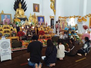 ปทุมธานี ถึงกับอึ้งกันทั้งวัด! แม่ตะเคียนทอง ไม่ยอมกลับรถดับ 2 รอบต้องรอธูปหมดดอกถึงกลับบ้านได้ ท้าวเวสสุวรรณให้โชคสาวใหญ่ได้เฮกว่า 10 งวดติด