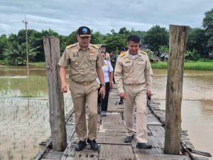 แม่ฮ่องสอน รองผู้ว่าราชการจังหวัดแม่ฮ่องสอน ลงพื้นที่ติดตามสถานการณ์อุทกภัยน้ำป่าไหลหลาก พร้อมทั้งสั่งการกำชับให้ทุกอำเภอ องค์กรปกครองส่วนท้องถิ่น และผู้นำชุมชน ติดตามสถานการณ์ฝนและระดับน้ำอย่างใกล้ชิด รวมถึงเร่งประชาสัมพันธ์ข้อมูลข่าวสารให้ประชาชนรับทราบอย่างต่อเนื่อง