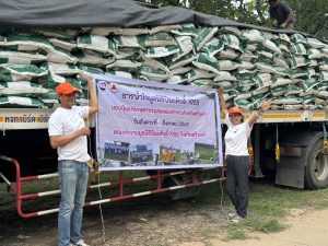 มูลนิธิปิยะศักดิ์ 1955 มอบปุ๋ยอินทรีย์ 556 กระสอบ สนับสนุนจิตอาสาจังหวัดสุรินทร์ ลดภาระเกษตรกร