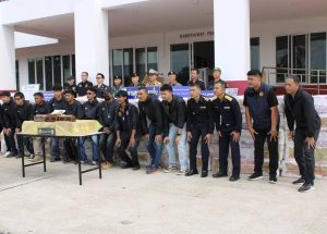 ยึดบุหรี่เถื่อนล็อตใหญ่ 4.55 ล้านมวน มูลค่าเปรียบเทียบปรับกว่า 162 ล้านบาท ซุกบ้านร้างในตากใบ ด้านผู้ว่าฯ นราธิวาส นำทีมแถลงร่วมพร้อมชุดจับ เตรียมขยายผลผู้มีอิทธิพลในพื้นที่ เชื่อมโยงขบวนการค้าของเถื่อนข้ามชาติ