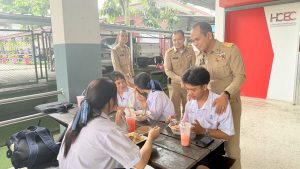 นายอำเภอเบตงตรวจเยี่ยมติดตามมาตรการรักษาความปลอดภัยในสถานศึกษา เฝ้าระวังบุคคลที่มีพฤติกรรมเสี่ยง ป้องกันมิให้เกิดเหตุการณ์ลอกเลียนแบบ หลังเกิดเหตุรุนแรงที่จังหวัดนนทบุรี