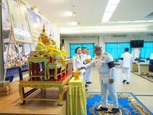 สกลนคร พิธีมอบพระกำลังแผ่นดินพระราชทานให้กับข้าราชการของหน่วยงานภายนอกที่ให้การสนับสนุนการปฏิบัติงานของโรงช้างต้น