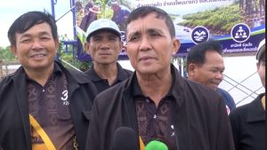 สกลนคร ปลูกหญ้าแฝกป้องกันการชะล้างตลิ่งรักษาระบบนิเวศห้วยลอง