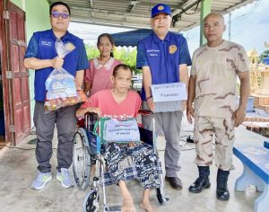บริษัทเค้กหนองพงร่วมกับอำเภอกำแพงแสนมอบของให้กับผู้ป่วยในเขตอำเภอกำแพงแสน