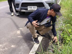 สกลนคร ร้อง ป.ป.ช.ตรวจสอบถนนลาดยางงบ 30 ล้านสร้างเสร็จพัง ผู้รับจ้างซ่อมแล้ว