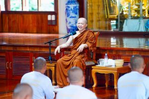 สกลนคร ผู้ว่าฯ รณิดา เดินหน้า “บ้านพักใจ” รุ่นที่ 2 ใช้ธรรมะบำบัดฟื้นฟูผู้ป่วยยาเสพติดกลุ่มสีแดง มุ่งคืนคนดีสู่สังคม