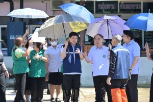 ผู้บริหารสาธารณสุข จังหวัดนครปฐม ลงพื้นที่ติดตามสถานการณ์น้ำท่วม จังหวัดนครปฐม