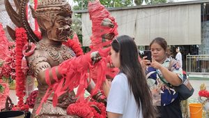 ปทุมธานี เฮงรับทรัพย์! เจ้าของร้านแจ่วฮ้อนแก้บนท้าวเวสฯ หลังสมหวังปลดหนี้หลักแสน สาวสระบุรีรับโชคก้อนโต