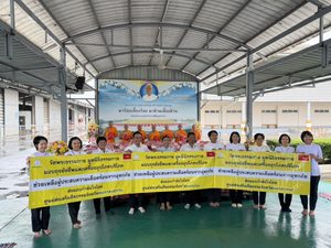ปทุมธานี วัดพระธรรมกายมอบถุงยังชีพกว่า 300 ชุด ช่วยผู้ประสบภัยน้ำท่วมสมุทรสงคราม ส่งต่อธารน้ำใจถึงผู้เดือดร้อน