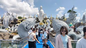 ปทุมธานี 2 แม่ค้าสุดเฮง! แห่แก้บนท้าวเวสสุวรรณหลังยอดขายพุ่งหลักแสน ถึง 3 แสนต่อวัน