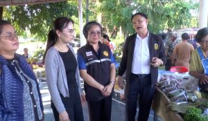 สกลนคร นายก ทต.หนองหลวงเปิดศาลา 8 เหลี่ยมให้ชาวบ้านขายสินค้าฟรี