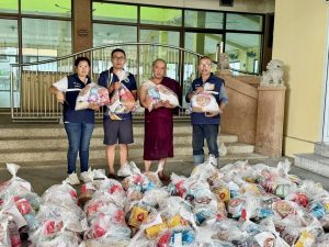 “ ร่วมส่งต่อความห่วงใยให้ผู้ประสบภัยน้ำท่วมในเขตอำเภอนครชัยศรี “ คณะสงฆ์วัดใหม่สุปดิษฐาราม ร่วมช่วยเหลือผู้ประสบภัยน้ำท่วม อำเภอนครชัยศรี จังหวัดนครปฐม