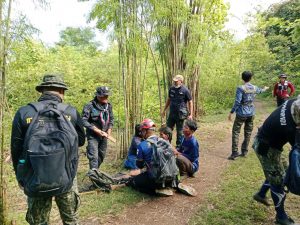 แม่ฮ่องสอน อำเภอแม่สะเรียงระดมค้นหาชายวัย 31 ปี พลัดหลงป่า พบตัวแล้ว เร่งช่วยเหลือนำส่งโรงพยาบาล