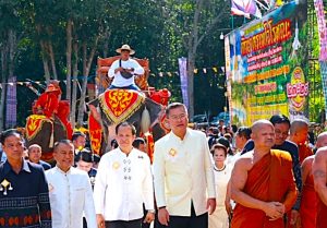 อบจ.อุดรธานี หนุนประเพณี แห่ผ้าห่มองค์พระใหญ่ วัดเขาช่องชาด เป็นแหล่งท่องเที่ยวทางวัฒนธรรม